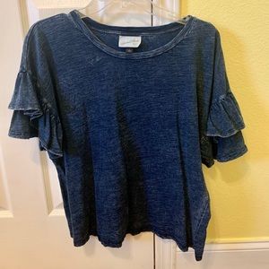 Universal Thread Distressed Top